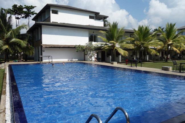 Blick über den Pool - Hotel Coco Royal Beach - Kalutara Blick über den Pool