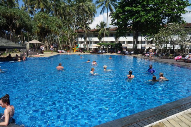 Blick über den Pool - Hotel Tangerine Beach - Kalutara Blick über den Pool
