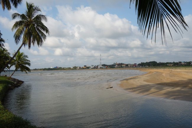Schmaler Durchfluss neben dem Hotel - Hotel Avani Kalutara Resort - Kalutara Schmaler Durchfluss neben dem Hotel