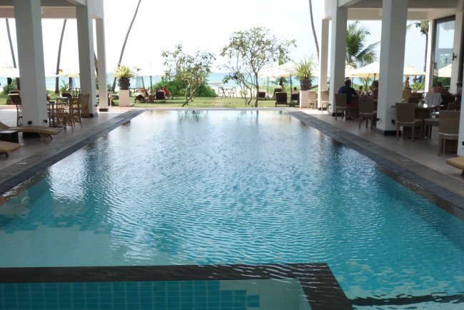 Pool mit Meerblick - Hotel Shinagawa Beach - Ahungalla Pool mit Meerblick