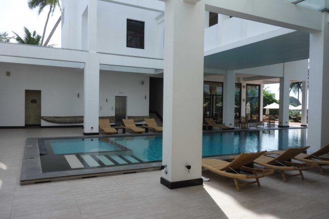 Pool halb offen - Hotel Shinagawa Beach - Ahungalla Pool halb offen