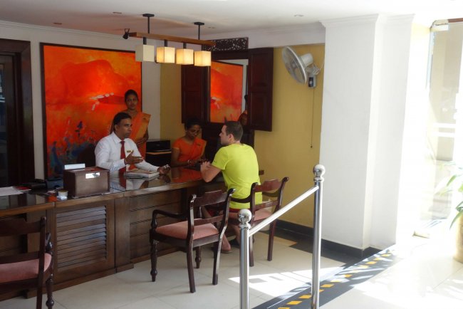 Übersichtliche Rezeption - Hotel Coral Sands - Hikkaduwa Übersichtliche Rezeption