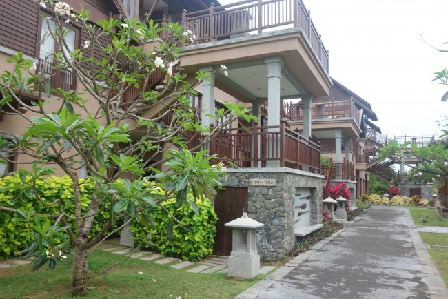 Blick auf eines der Gebäude - Hotel Anantaya Resort Pasikudah - Pasikuda Blick auf eines der Gebäude