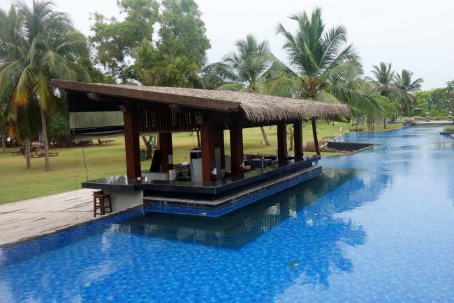 Swim-Up-Poolbar - Hotel Anantaya Resort Pasikudah - Pasikuda Swim-Up-Poolbar