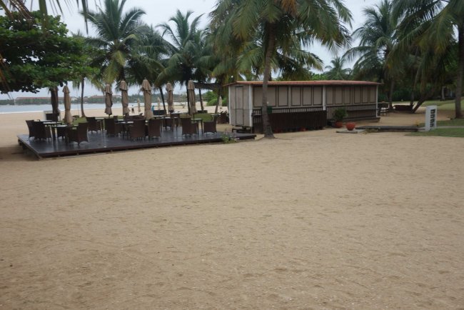 Hoteleigene Strandbar - Hotel Uga Bay by Uga Escapes - Pasikuda Hoteleigene Strandbar