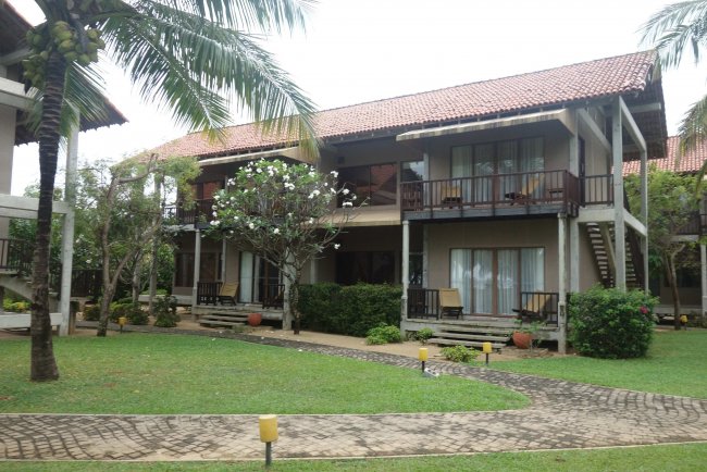 Mehrere Gebäude - Hotel Uga Bay by Uga Escapes - Pasikuda Mehrere Gebäude