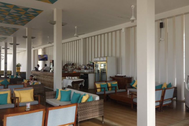 Sitzbereich der Gartenbar - Hotel Amaya Beach - Pasikuda Sitzbereich der Gartenbar