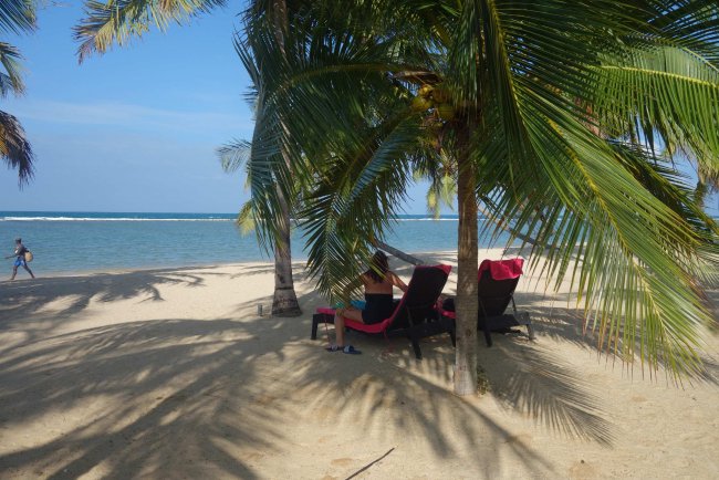 Liegen am Meer - Hotel Sun Aqua Pasikudah - Pasikuda Liegen am Meer