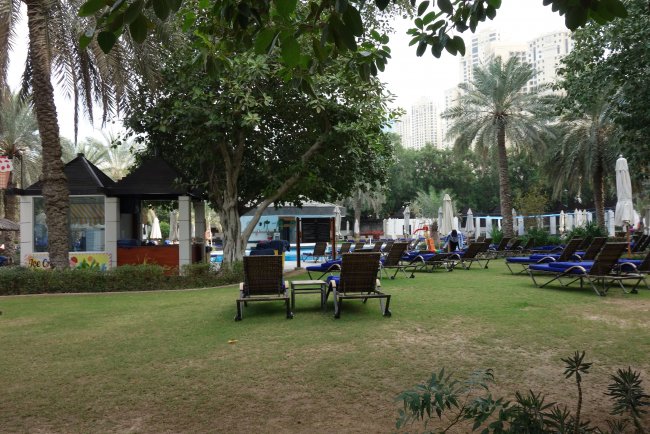 Blick in den Garten - Hotel Sheraton Jumeirah Beach Resort - Dubai Blick in den Garten