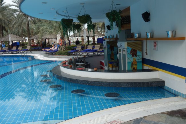 Poolbar - Hotel Sheraton Jumeirah Beach Resort - Dubai Poolbar
