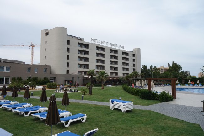 Blick über den Garten - Hotel Mediterraneo Park - Roses Blick über den Garten