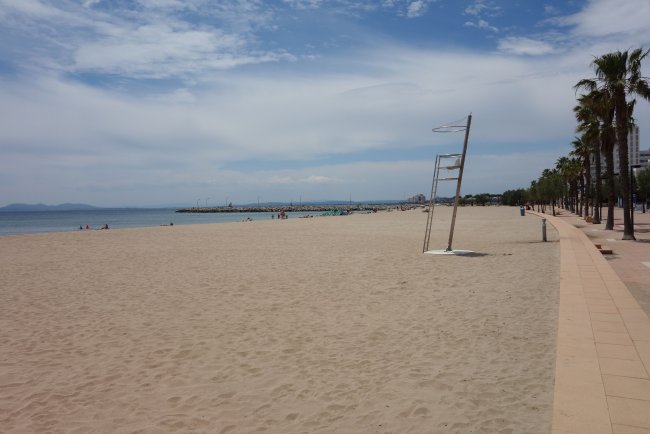 Typischer Touristenstrand - Hotel Montecarlo Rosas - Roses Typischer Touristenstrand