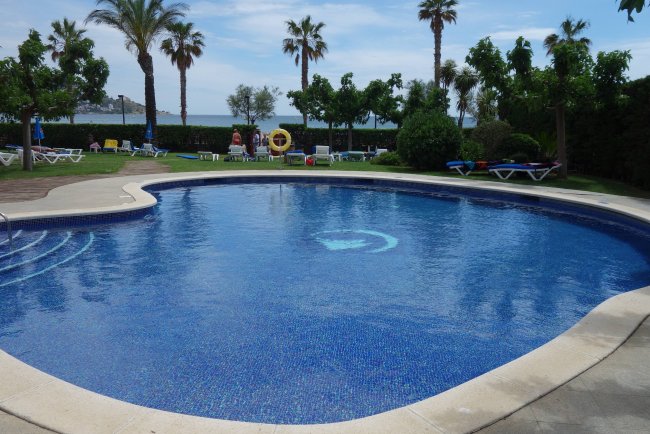 Blick über den Hauptpool - Hotel Prestige Victoria - Roses Blick über den Hauptpool