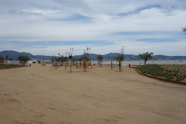 Spielanlage am Strand - Aparthotel Xon's Playa - Roses Spielanlage am Strand