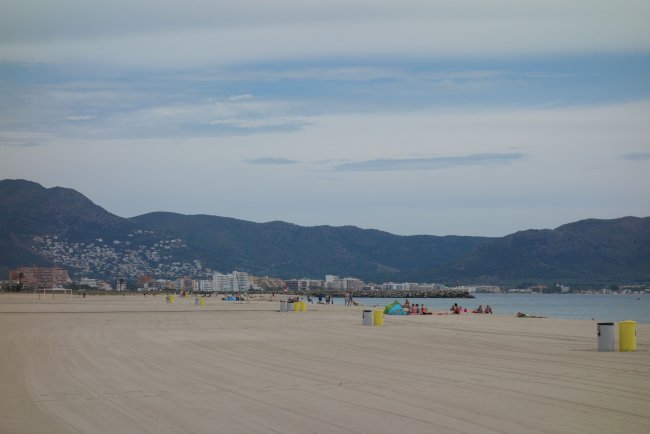 Langer Strand - Aparthotel Xon's Playa - Roses Langer Strand