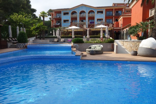 Stufenartig angelegter Pool - Hotel Sallés & Spa Cala del Pi - Platja d’Aro Stufenartig angelegter Pool