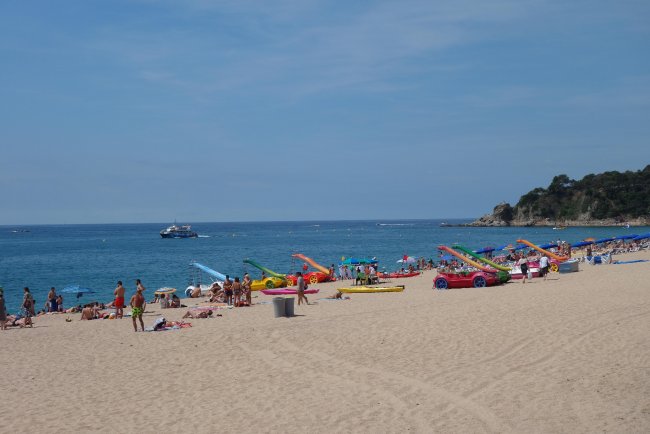 Typischer Urlaubsstrand - Hotel Rosamar Maritim - Lloret de Mar Typischer Urlaubsstrand