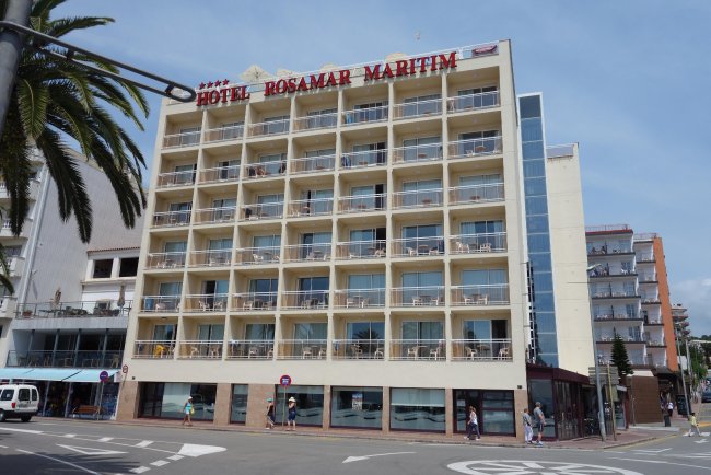 Quadratisches Gebäude - Hotel Rosamar Maritim - Lloret de Mar Quadratisches Gebäude