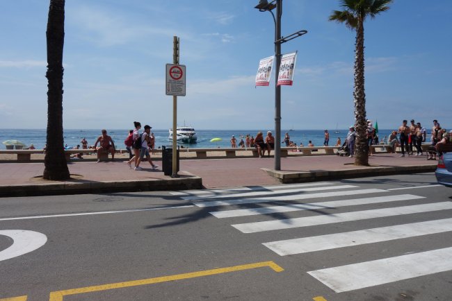 Nur über die Straße - Hotel Miramar - Lloret de Mar Nur über die Straße