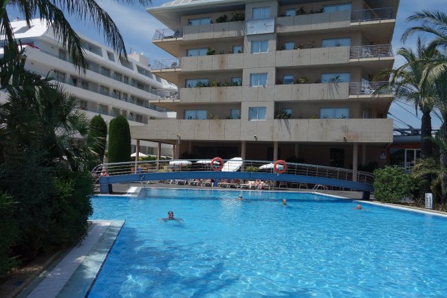 Brücke über den Pool - Aqua Hotel Onabrava - Malgrat de Mar Brücke über den Pool