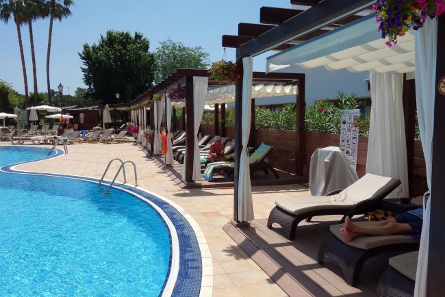 Himmelbeetähnliche Liegebereich - Hotel Florida Park - Malgrat de Mar Himmelbeetähnliche Liegebereich