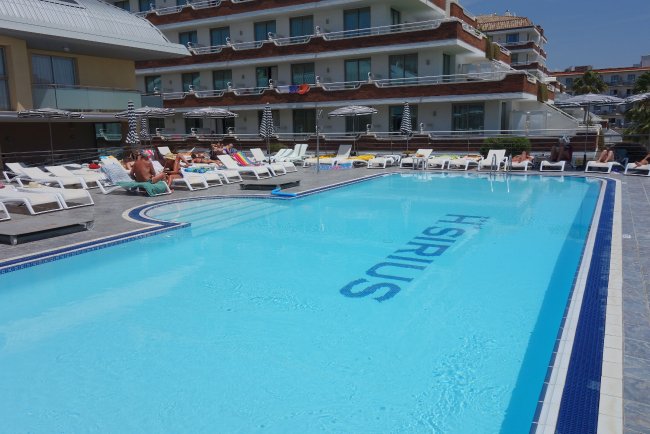 Pool auf Höhe der zweiten Etage - Hotel Sirius - Malgrat de Mar Pool auf Höhe der zweiten Etage