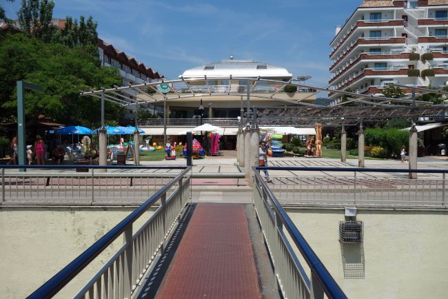 Brücke über die Küstenstraße - Hotel Sirius - Malgrat de Mar Brücke über die Küstenstraße