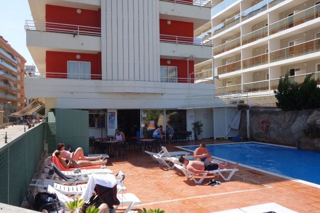 Übersichtlicher Außenbereich - Hotel H·TOP Summer Sun - Malgrat de Mar Übersichtlicher Außenbereich
