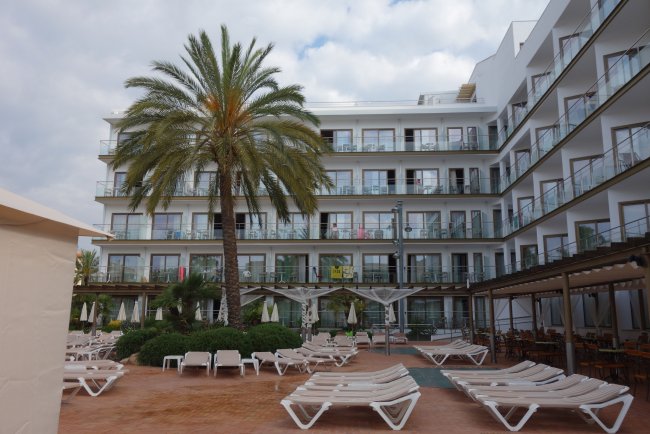 Liegenbereich - Hotel Sumus Stella & Spa - Pineda de Mar Liegenbereich