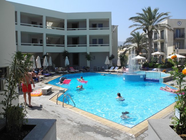 Hotelpool mit Kinderbereich