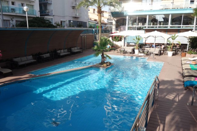 Kinderpoolbereich links - Hotel Kaktus Playa - Calella Kinderpoolbereich links