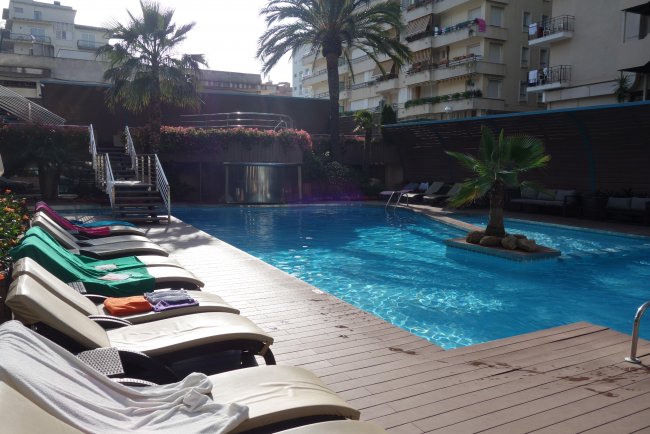 Blick über den Pool - Hotel Kaktus Playa - Calella Blick über den Pool