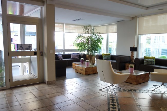 Blick in die Lobby - Hotel Kaktus Playa - Calella Blick in die Lobby