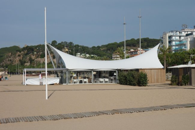 Großes Strandrestaurant - Hotel Kaktus Playa - Calella Großes Strandrestaurant
