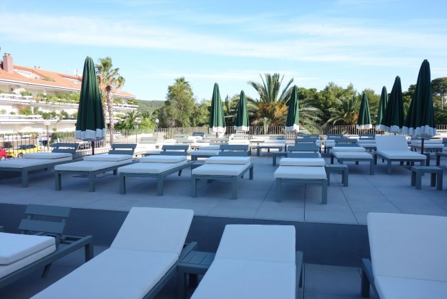 Liegenbereich - Hotel ME Sitges Terramar - Sitges Liegenbereich