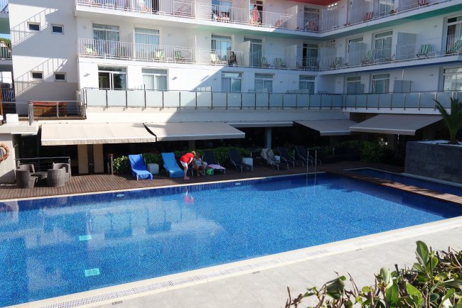 Blick über den Pool - Hotel Ibersol Antemare Spa - Sitges Blick über den Pool