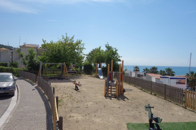 Öffentlicher Kinderspielplatz - Hotel Estela Barcelona - Sitges Öffentlicher Kinderspielplatz