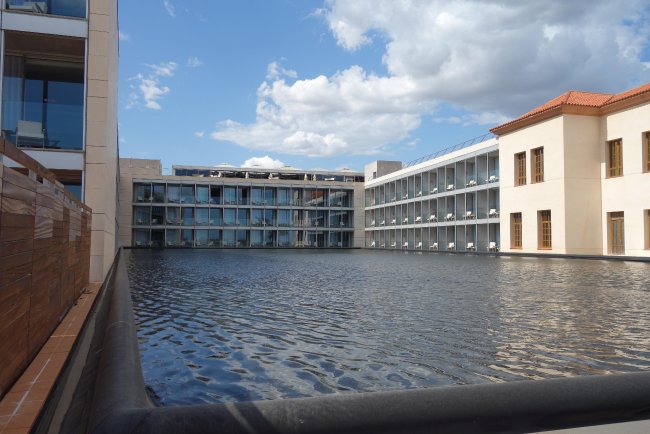Zwei große Wasserflächen - Hotel Le Méridien Ra - Calafell Zwei große Wasserflächen