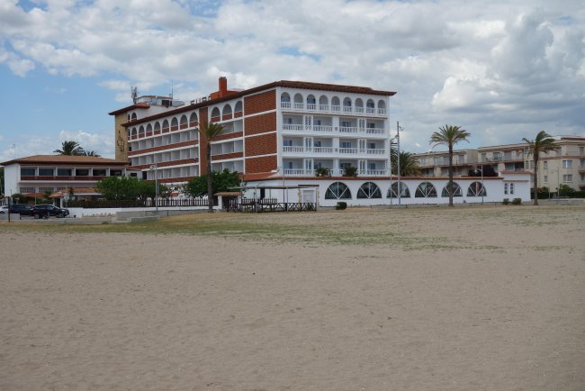 Mittelgroßes Gebäude - Hotel 4R Gran Europe - Coma-ruga Mittelgroßes Gebäude