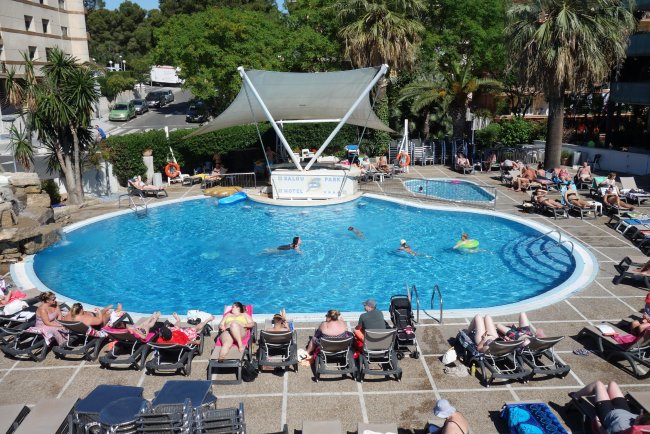 Blick über den Hauptpool - Hotel 4R Salou Park Resort - Salou Blick über den Hauptpool