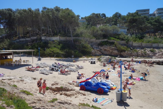 Badestrand 300 m weit weg - Hotel H10 Mediterranean Village - Salou Badestrand 300 m weit weg