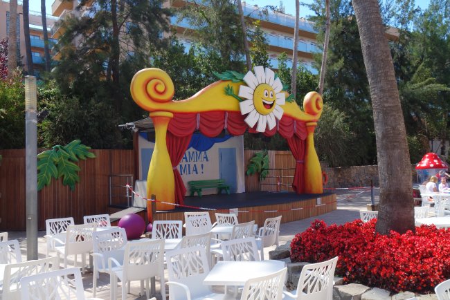 Animationsbühne - Hotel H10 Mediterranean Village - Salou Animationsbühne