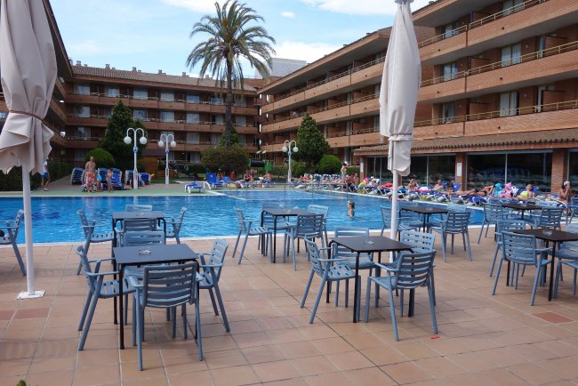 Hauptpool umgeben vom Gebäude - Hotel Voramar - Cambrils Hauptpool umgeben vom Gebäude