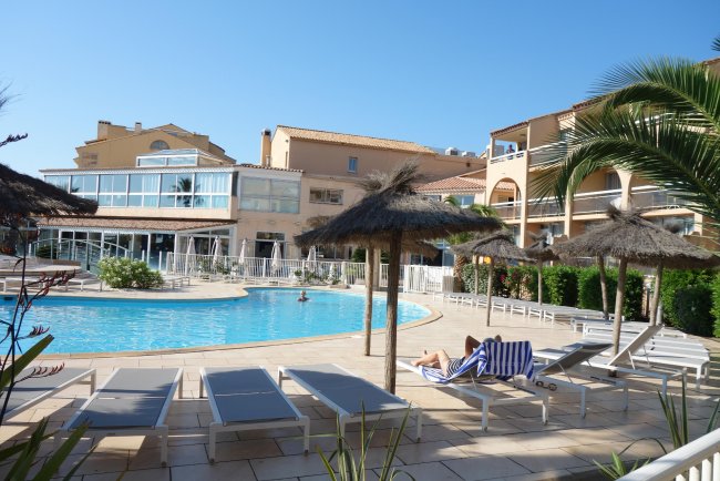 Liegen am Pool - Hotel Les Bulles de Mer - Saint-Cyprien Liegen am Pool