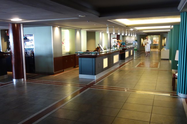 Rezeption - Grand Hôtel Les Flamants Roses - Canet en Roussillon Rezeption