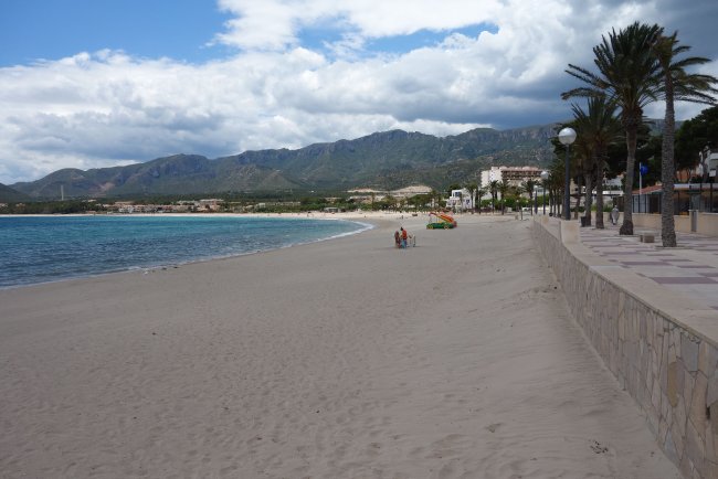 Strand direkt vor dem Gebäude - Hotel Vistamar - l´Hospitalet de l´Infant Strand direkt vor dem Gebäude