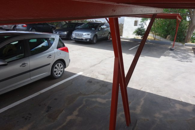 Überdachte Parkplätze - Hotel Vistamar - l´Hospitalet de l´Infant Überdachte Parkplätze