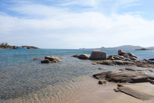 Kleine Strandabschnitte - Hotel Baja - Cannigione Kleine Strandabschnitte
