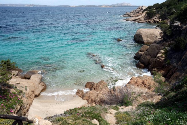 Felsiger Bereich - Grand Hotel Smeraldo Beach - Baia Sardinia Felsiger Bereich