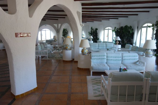 Blick in die Lobby - Club Hotel Baia Sardinia - Baia Sardinia Blick in die Lobby